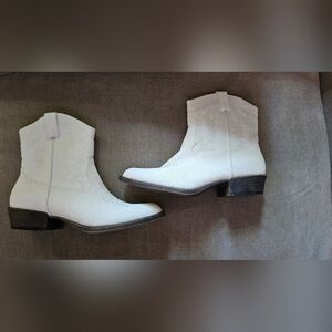 Coconuts by Matisse White Ankle Booties